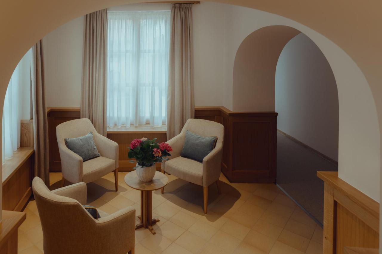 Brigaderos Hotel Brigadir Borsi Bagian luar foto