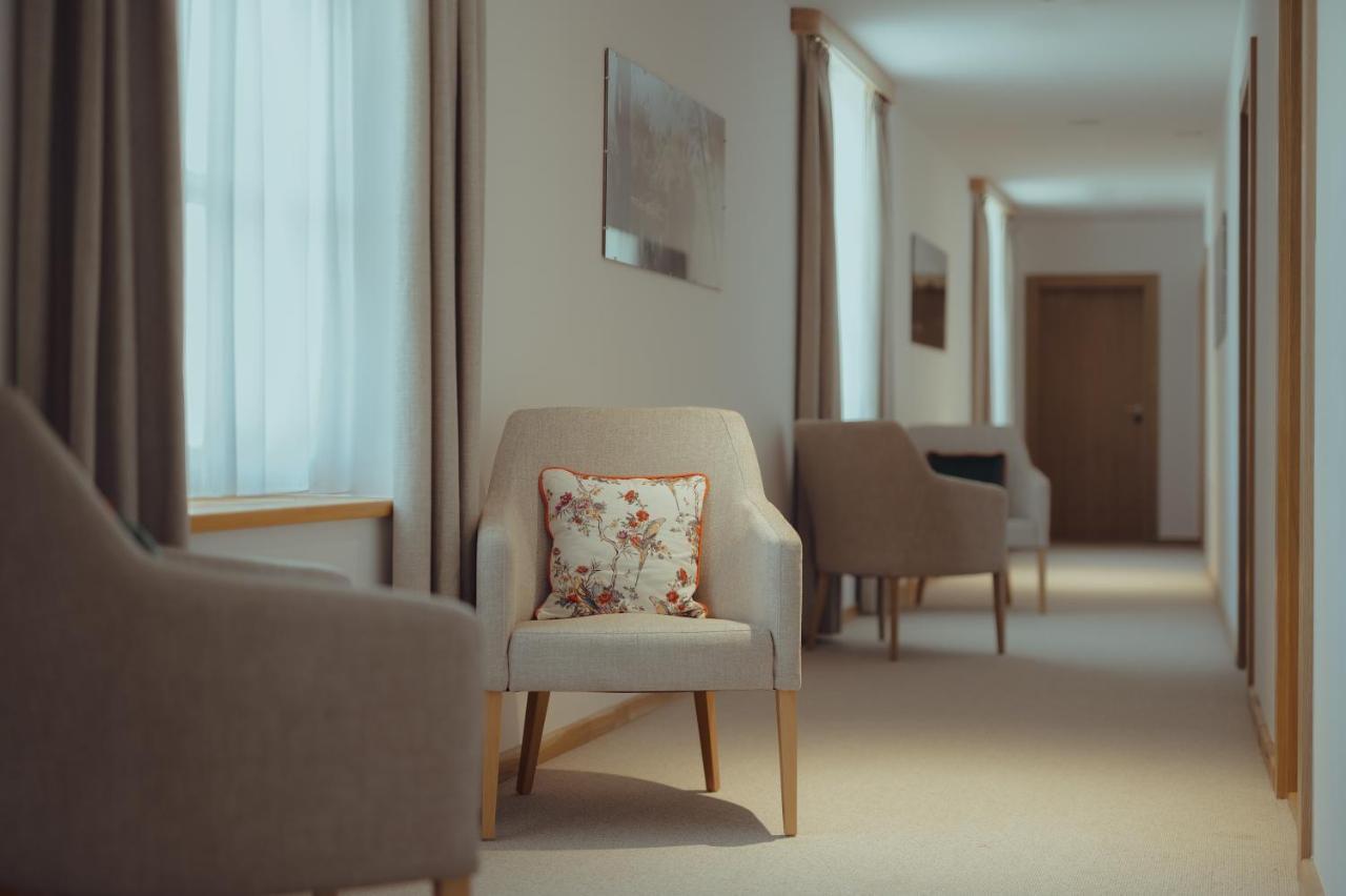 Brigaderos Hotel Brigadir Borsi Bagian luar foto