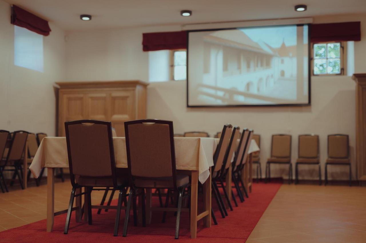 Brigaderos Hotel Brigadir Borsi Bagian luar foto