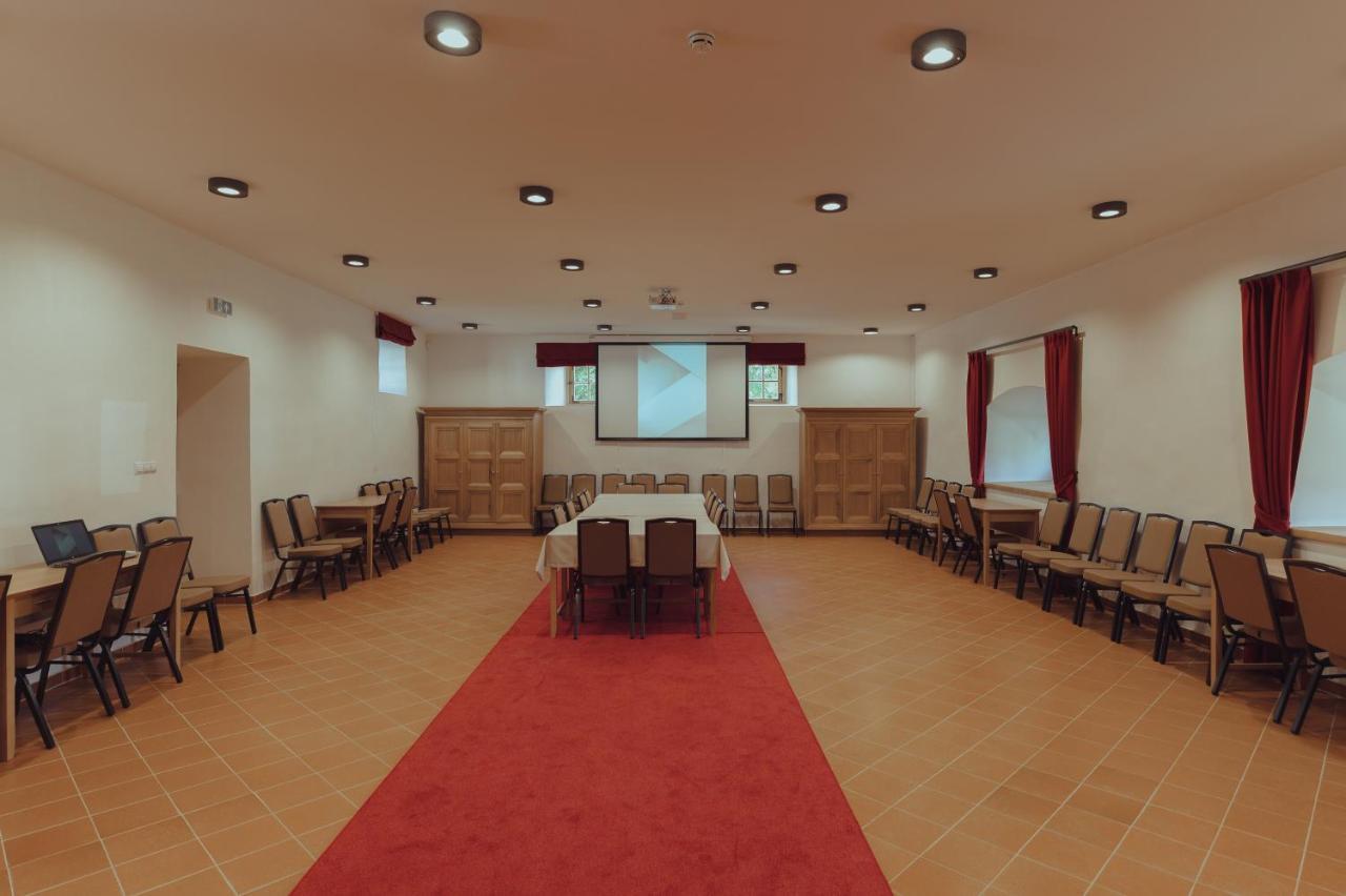 Brigaderos Hotel Brigadir Borsi Bagian luar foto