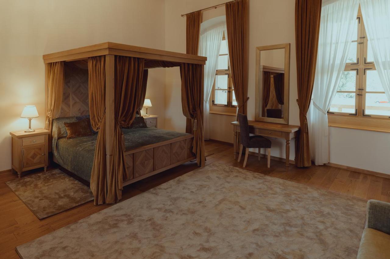 Brigaderos Hotel Brigadir Borsi Bagian luar foto