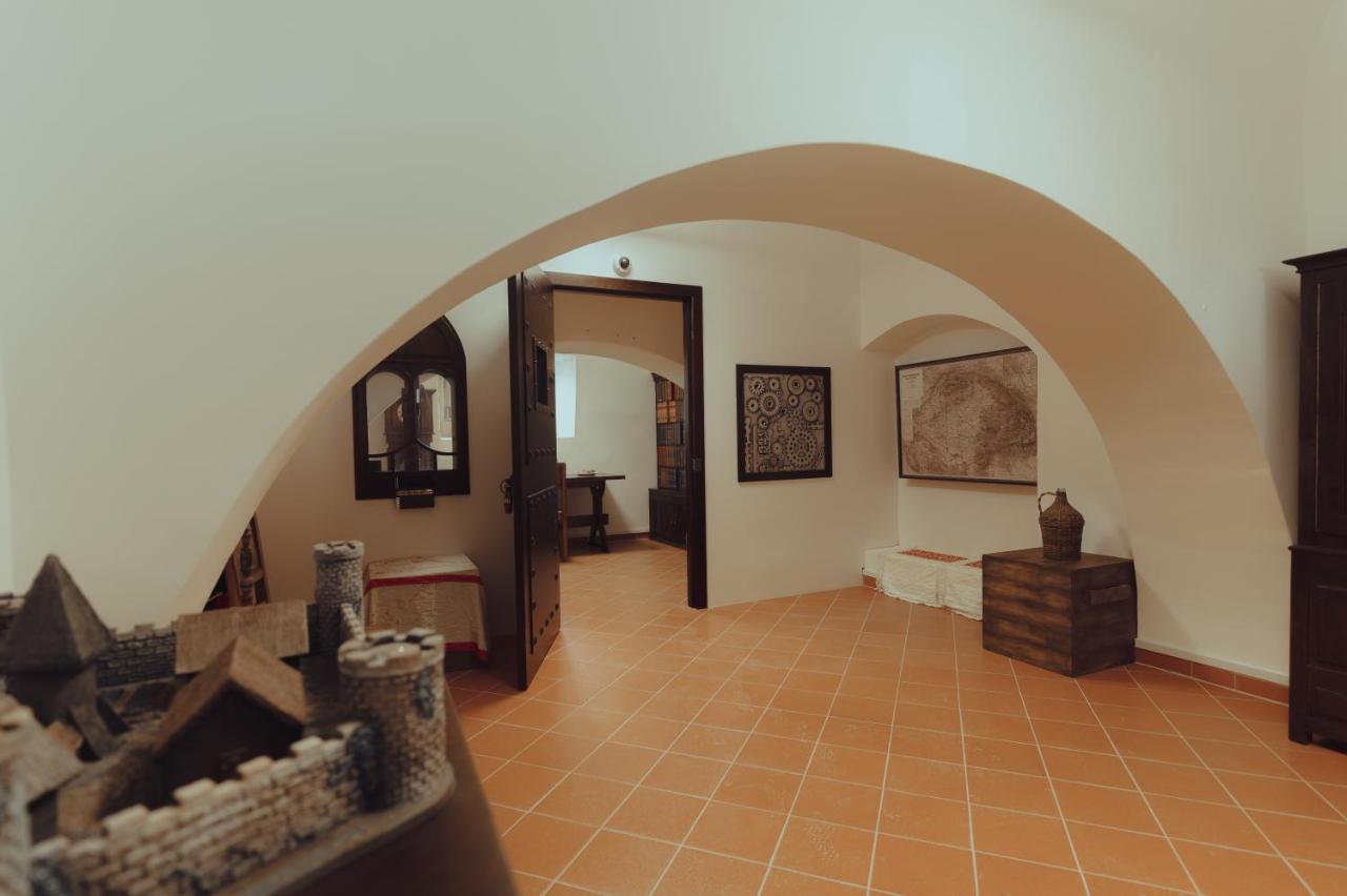 Brigaderos Hotel Brigadir Borsi Bagian luar foto