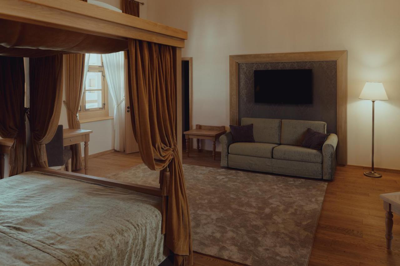 Brigaderos Hotel Brigadir Borsi Bagian luar foto