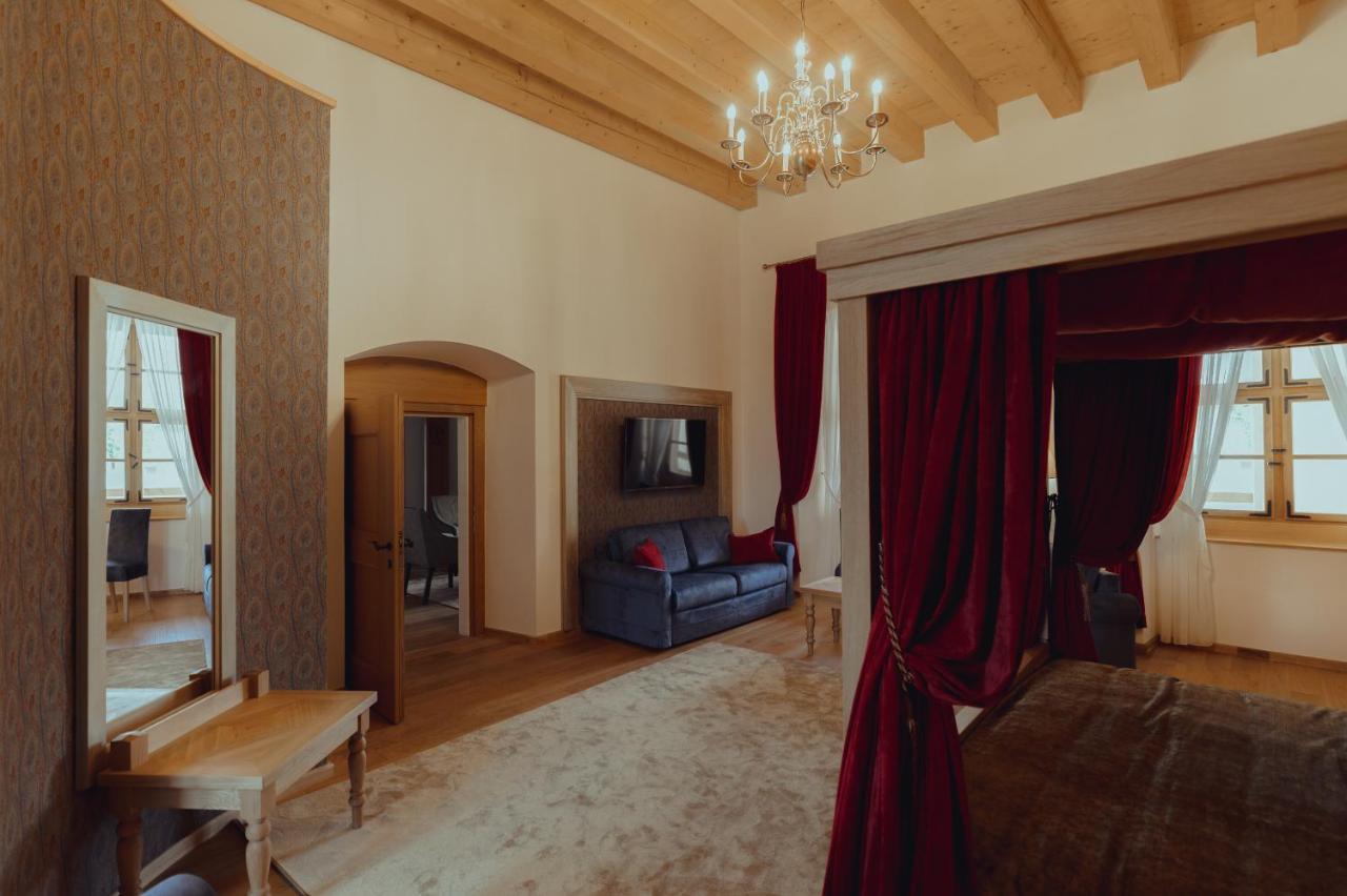 Brigaderos Hotel Brigadir Borsi Bagian luar foto