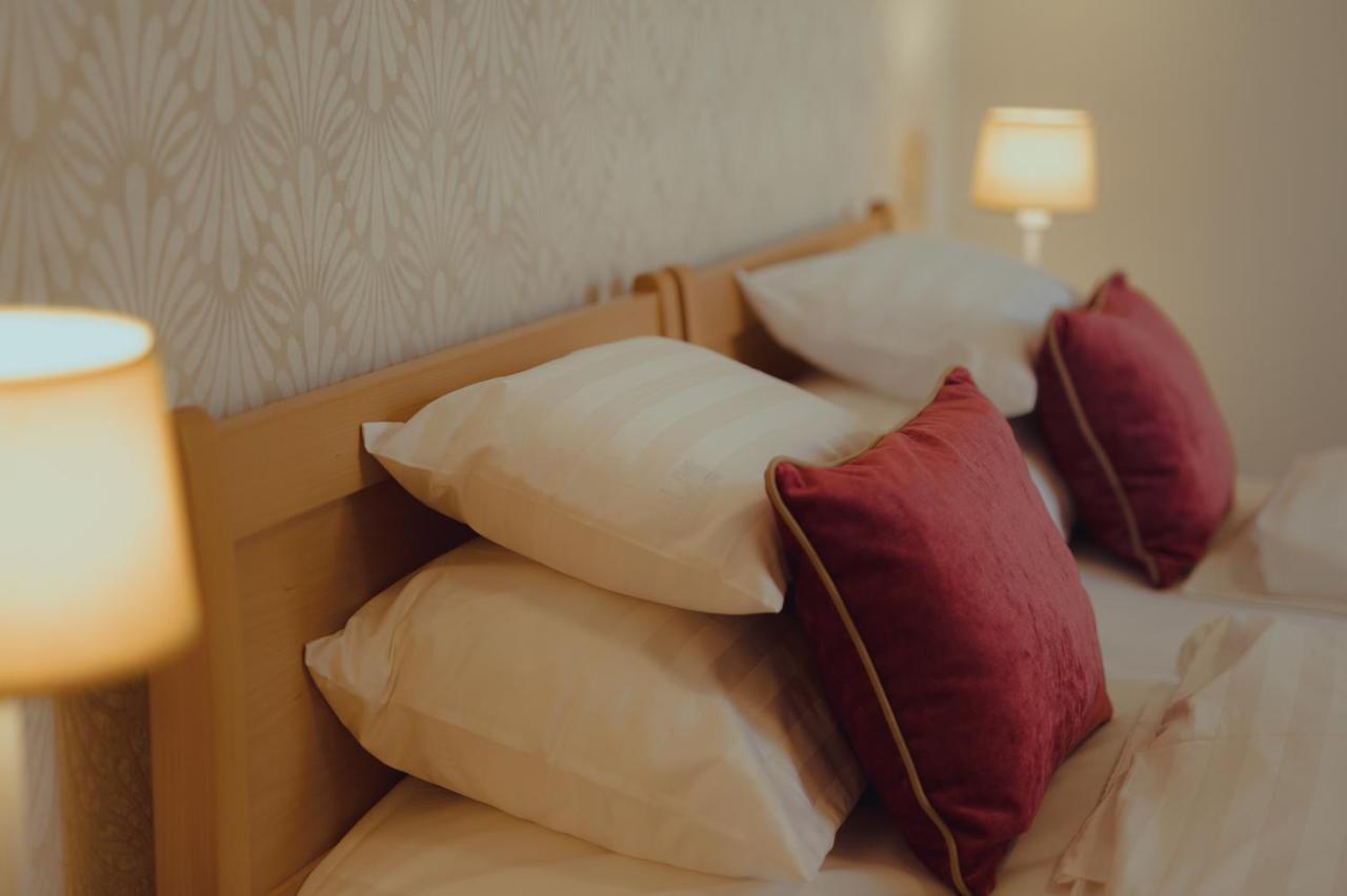 Brigaderos Hotel Brigadir Borsi Bagian luar foto