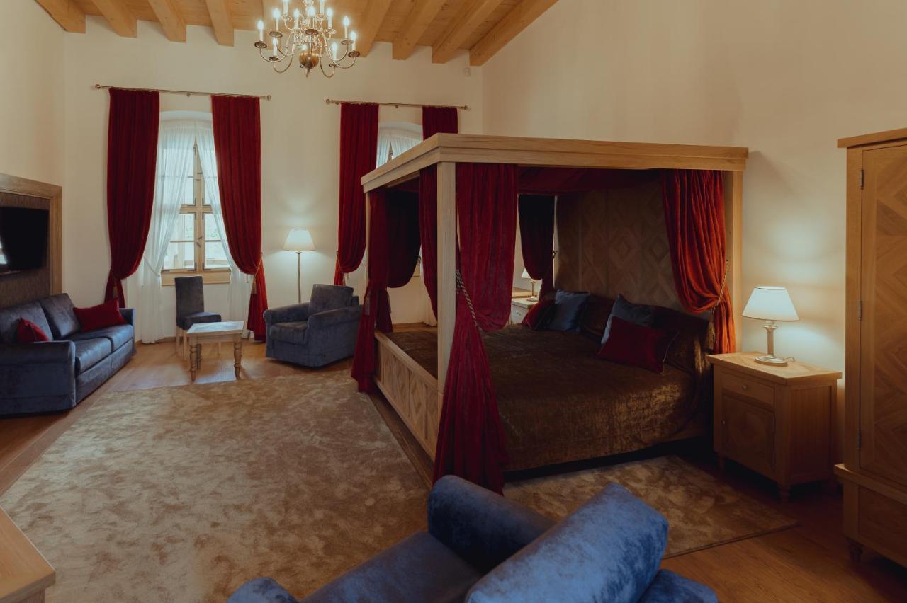 Brigaderos Hotel Brigadir Borsi Bagian luar foto