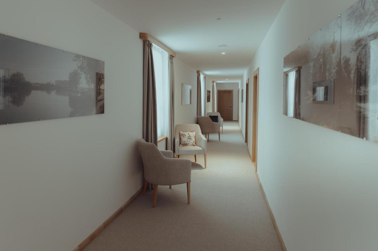 Brigaderos Hotel Brigadir Borsi Bagian luar foto
