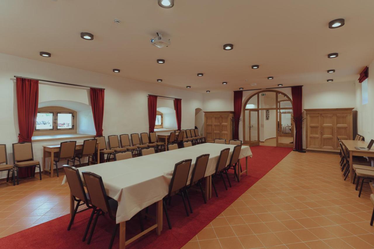 Brigaderos Hotel Brigadir Borsi Bagian luar foto