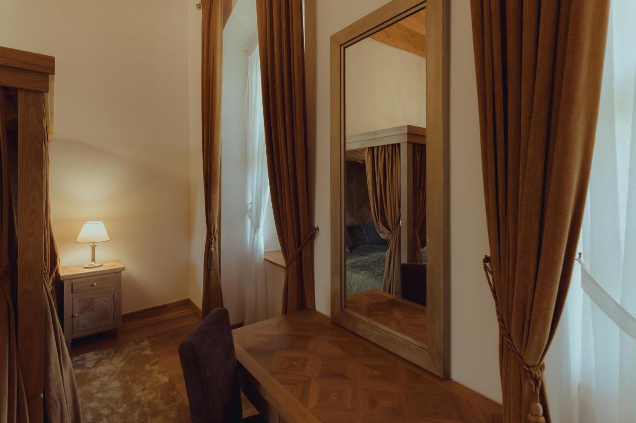 Brigaderos Hotel Brigadir Borsi Bagian luar foto