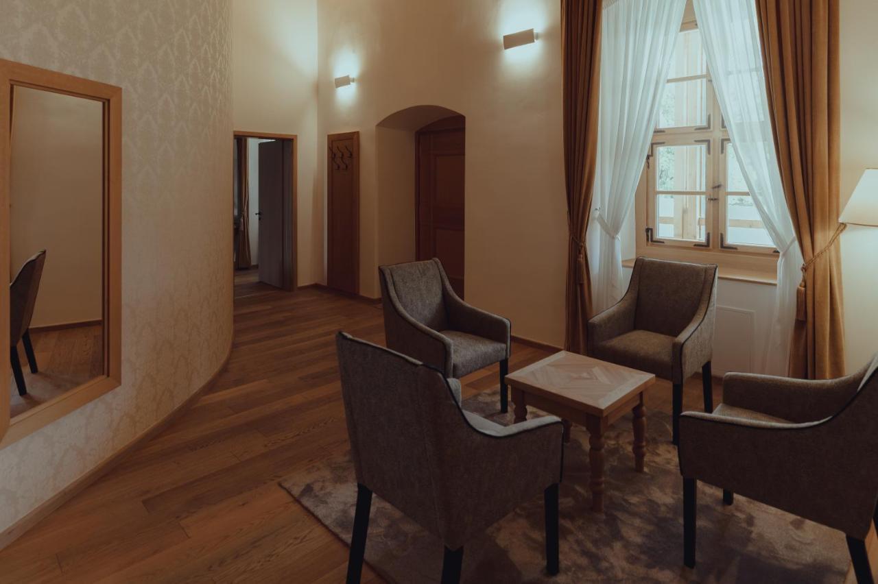 Brigaderos Hotel Brigadir Borsi Bagian luar foto