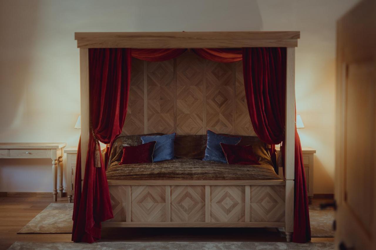 Brigaderos Hotel Brigadir Borsi Bagian luar foto