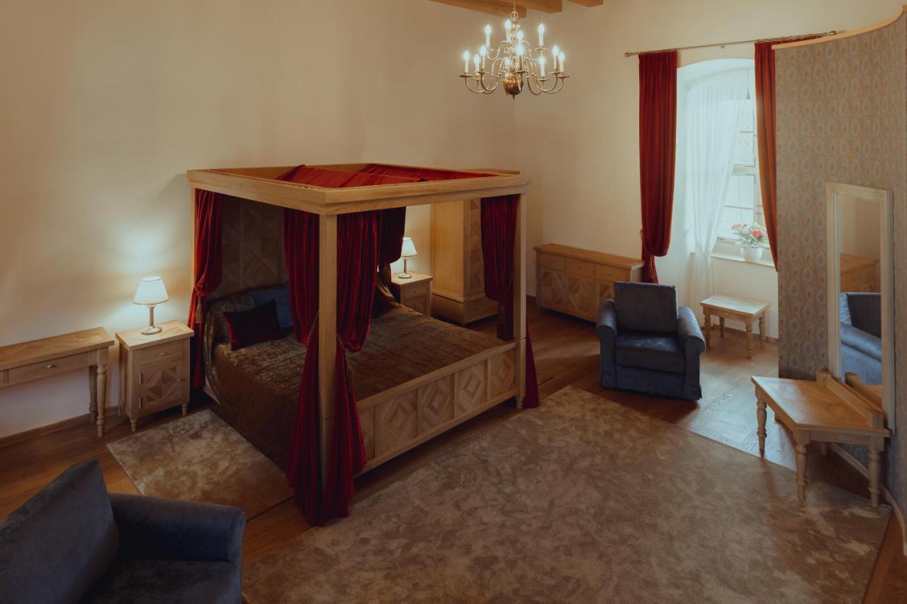 Brigaderos Hotel Brigadir Borsi Bagian luar foto