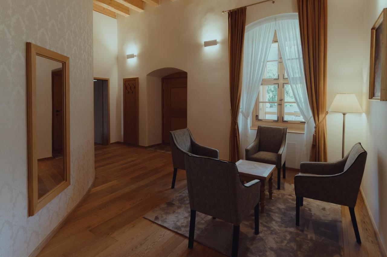 Brigaderos Hotel Brigadir Borsi Bagian luar foto