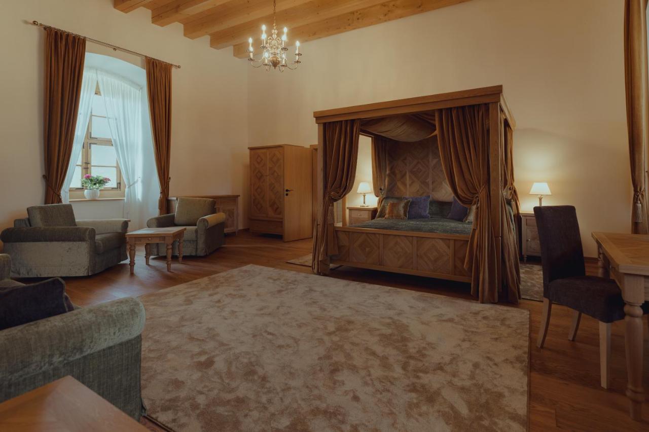 Brigaderos Hotel Brigadir Borsi Bagian luar foto