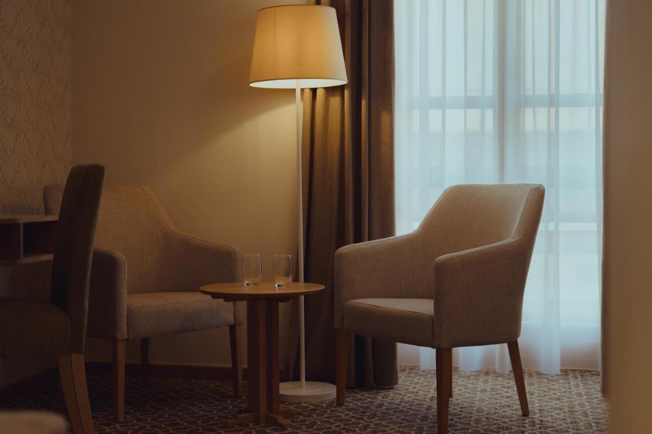 Brigaderos Hotel Brigadir Borsi Bagian luar foto