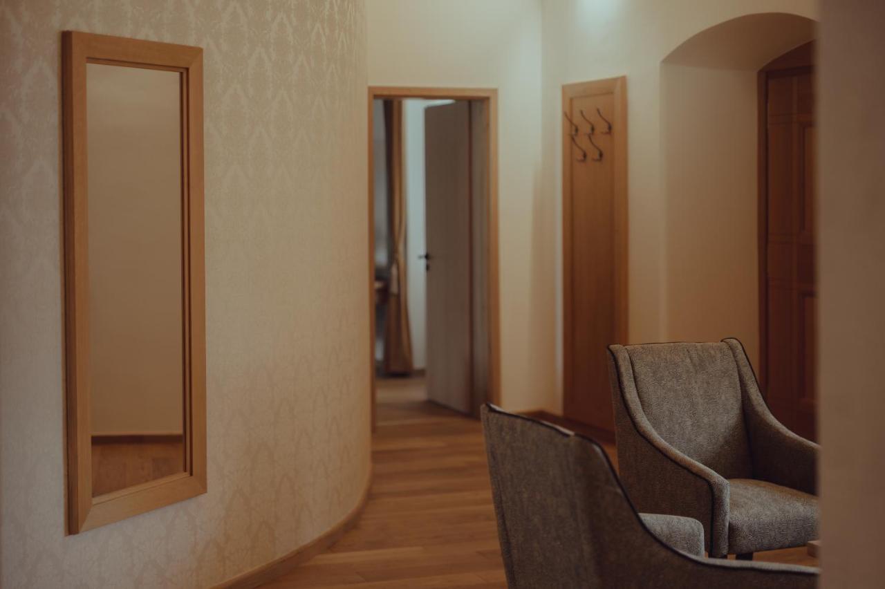 Brigaderos Hotel Brigadir Borsi Bagian luar foto