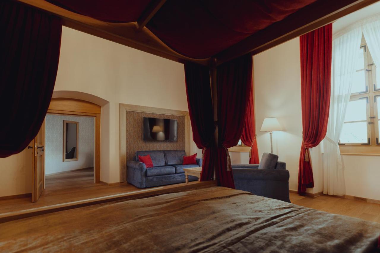 Brigaderos Hotel Brigadir Borsi Bagian luar foto